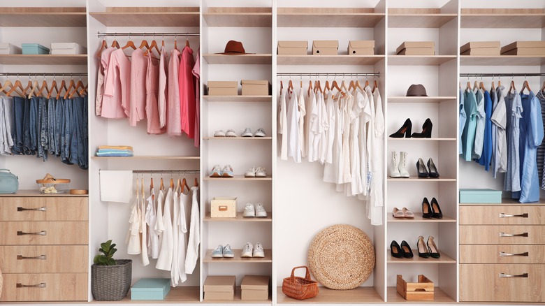 Clothes hanging and organized in a large closet