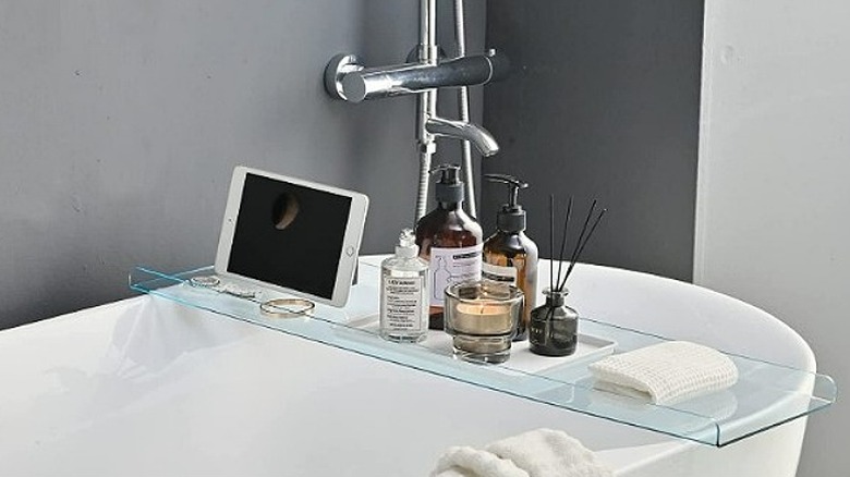 Clear bath tray with tablet