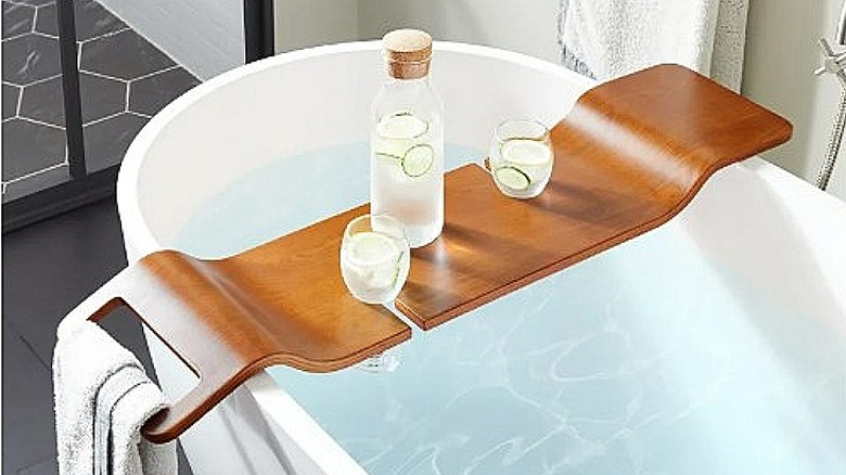 Maple bath tray with drinks