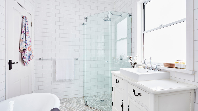 25 Bathrooms That Will Make You Want To Install Subway Tiles