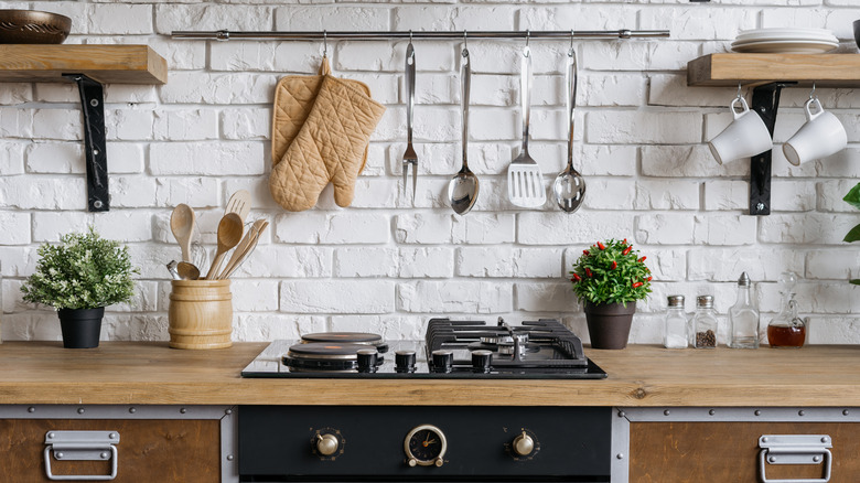 Cottage style kitchen white brick