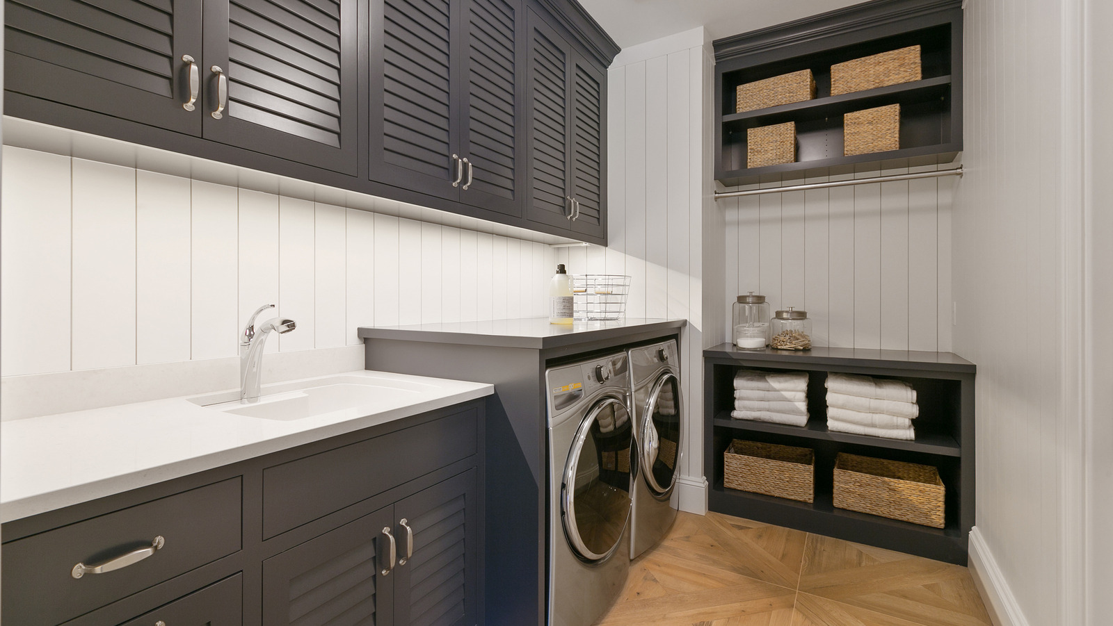 https://www.housedigest.com/img/gallery/25-before-and-after-laundry-room-makeover-ideas/l-intro-1648483650.jpg