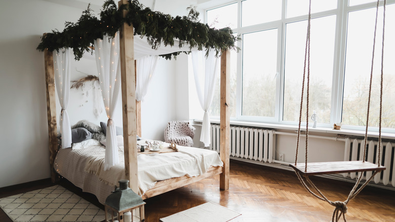 canopy bed with moss 