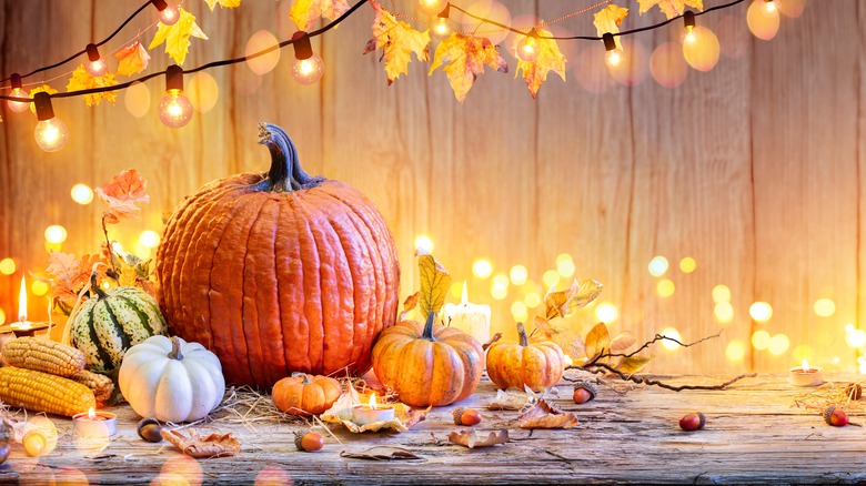 String lights with pumpkins