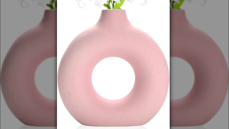 Pink O-shaped flower vase