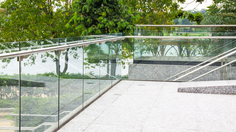 Glass panel railing