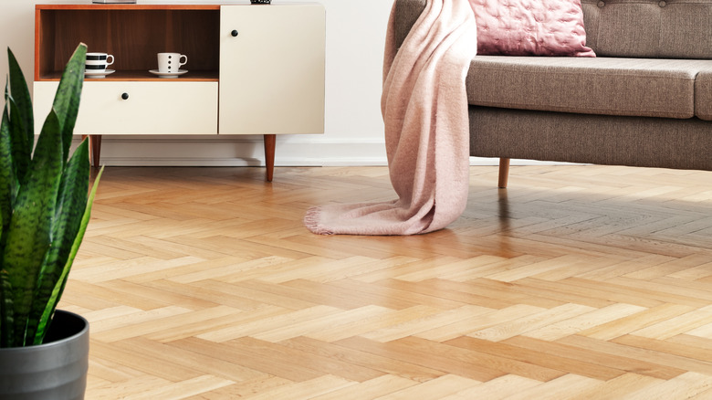 Two-tone herringbone floor