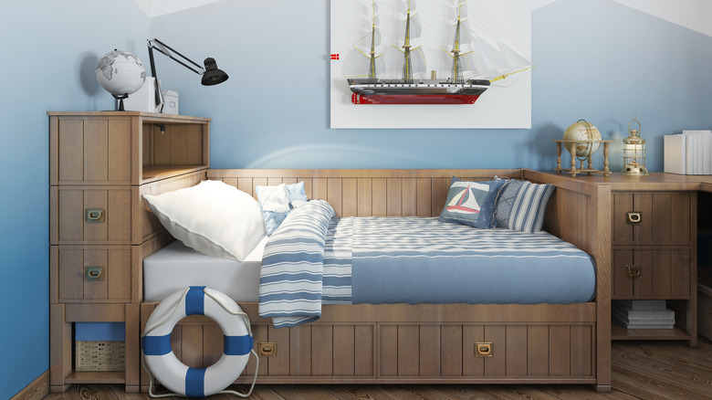 Child nautical themed bedroo