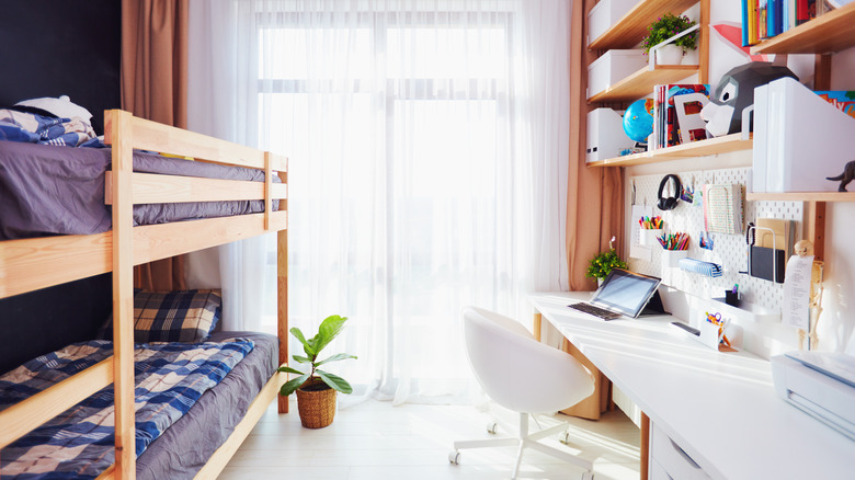 light wood bunk bed 