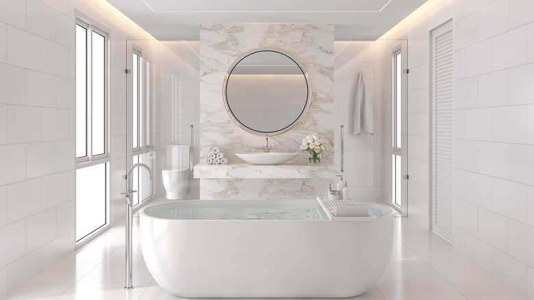 Marble focal point in bathroom