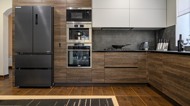 Warm and modern kitchen