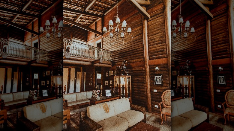 Grand chandelier rustic cabin