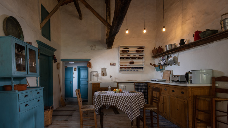 Simple wire pendants kitchen