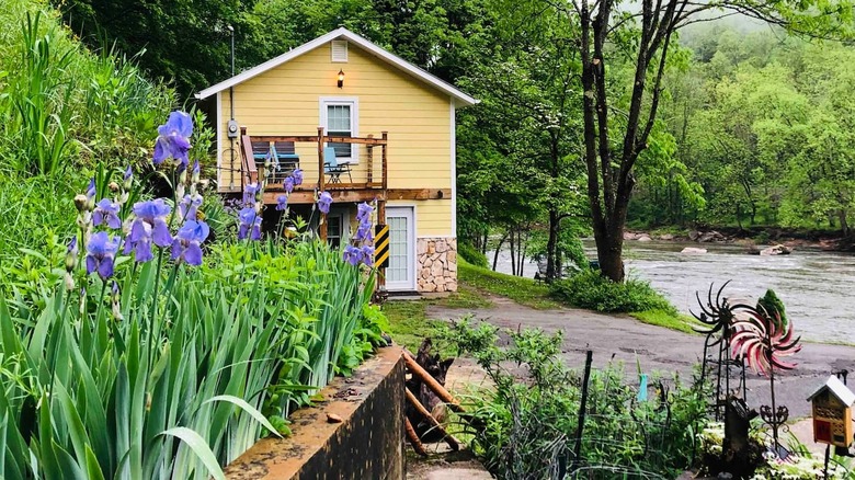 Airbnb mountain cottage