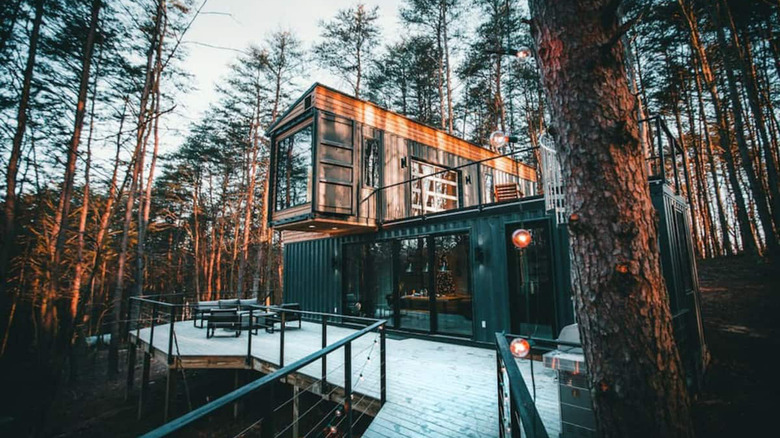 Box Hop shipping container home