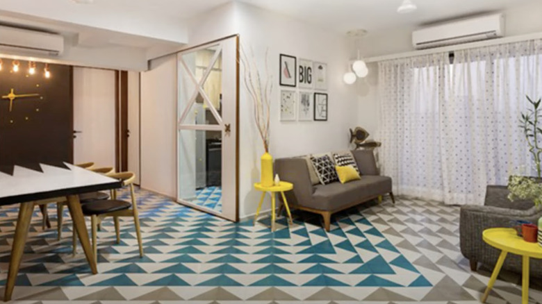 Mixing patterned colors in tile