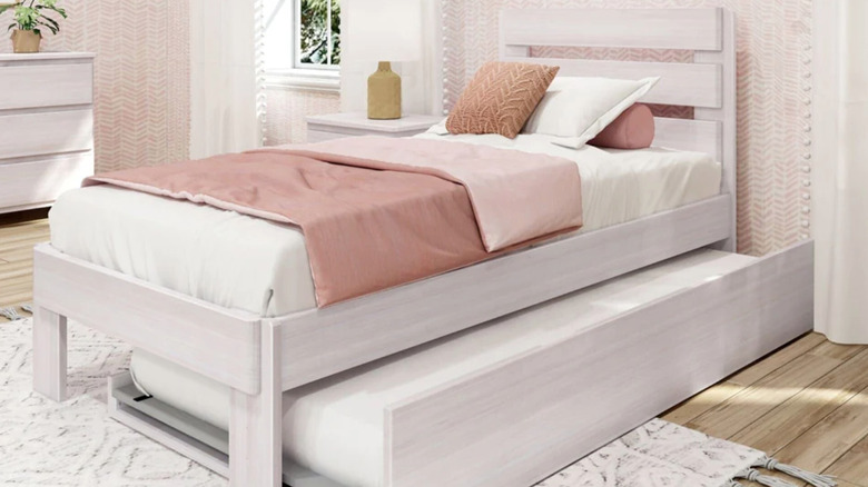 farmhouse style trundle bed