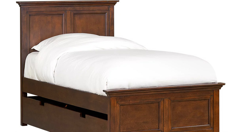 wooden twin trundle bed