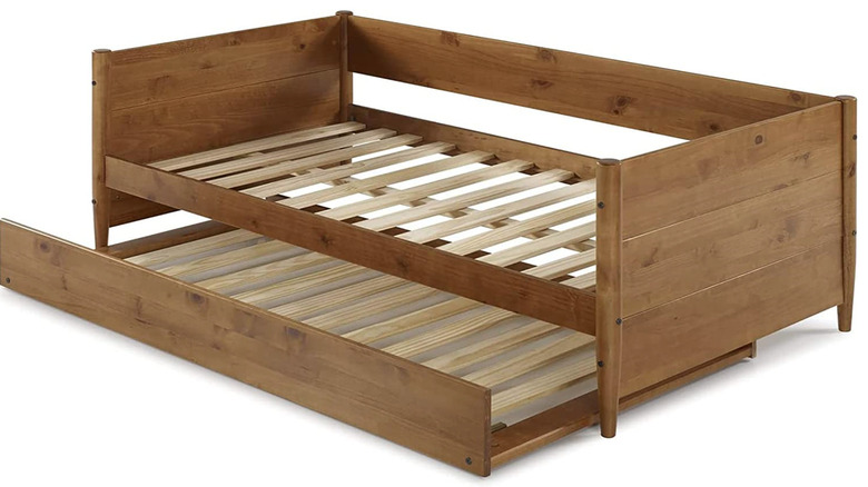 wooden daybed with trundle