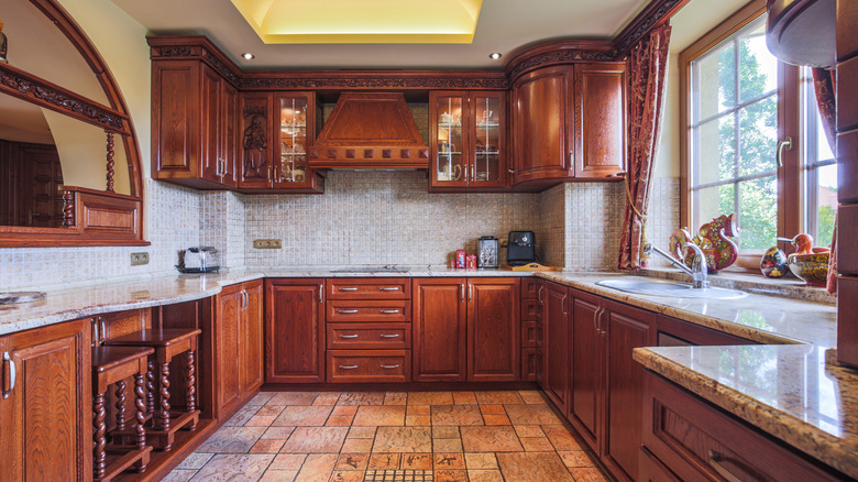 Tuscan U-shaped kitchen