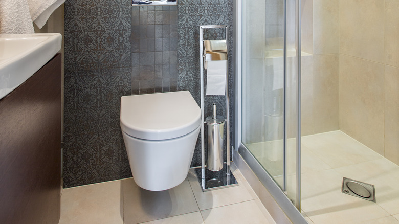 Walk-in shower in vertical bathroom