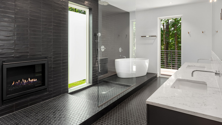 black and white bathroom