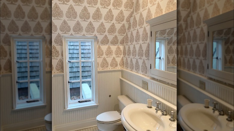 Wallpaper in a bathroom