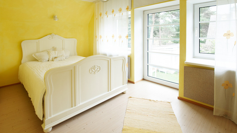 Yellow vintage bedroom