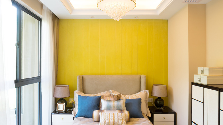 Yellow paneling behind bed