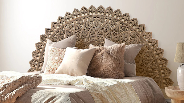 Medallion headboard