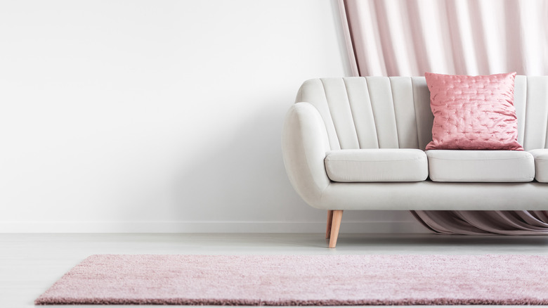 pink rug and gray couch