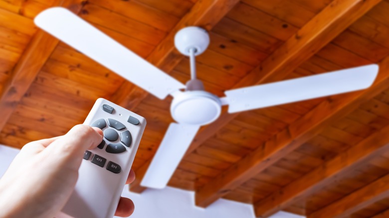 Ceiling fan with remote