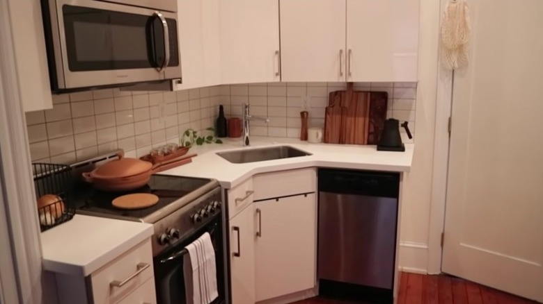 kitchen with subway tile backsplash