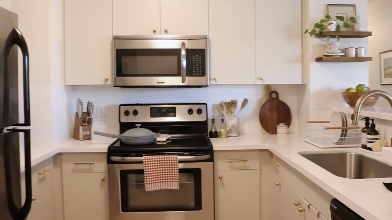 cute apartment kitchen