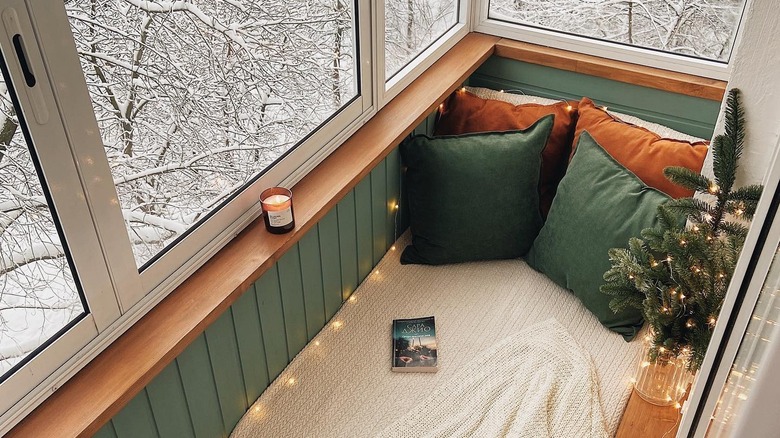 Enclosed porch at Christmas