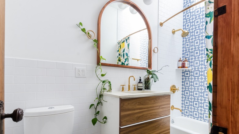 Bright and airy bathroom vanity