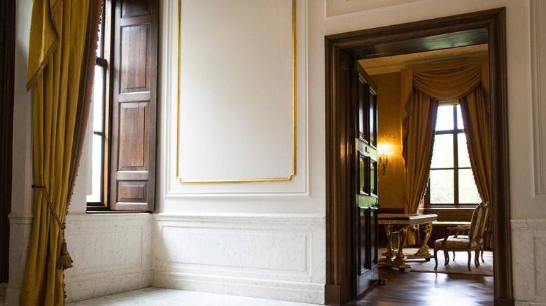 wall with gold painted crown moulding