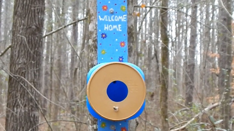 a coffee can birdhouse