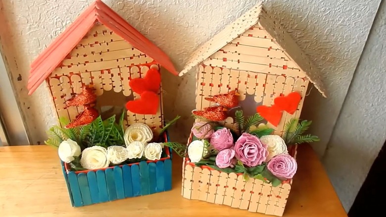 birdhouses made of popsicle sticks