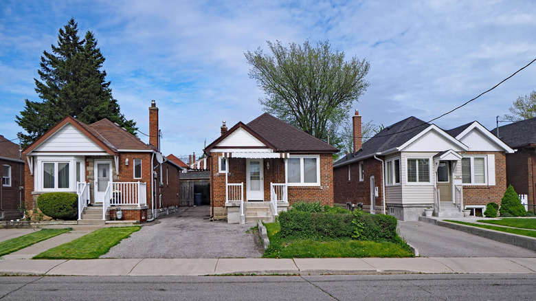 bungalow style houses