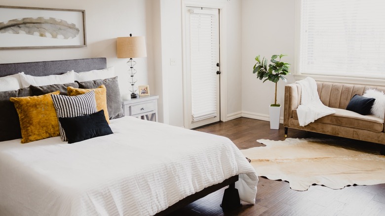 mid-century modern bedroom 