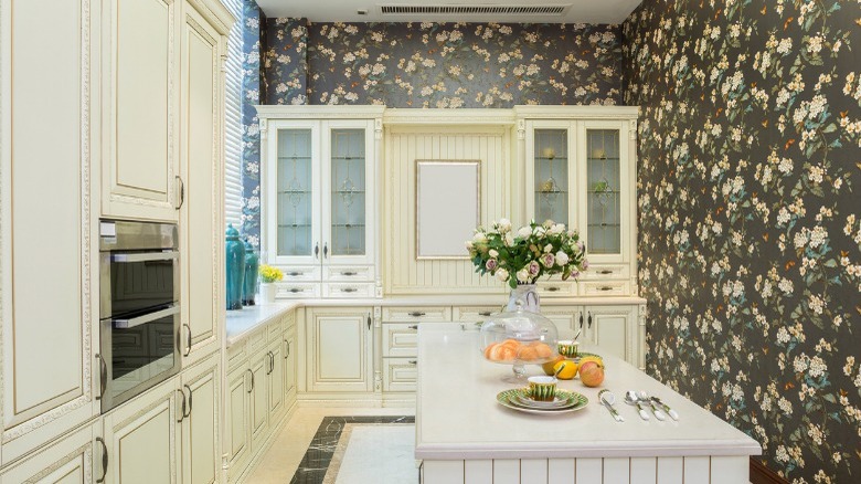 30 Dining Room Wallpaper Designs Your Dinner Guests Will Love