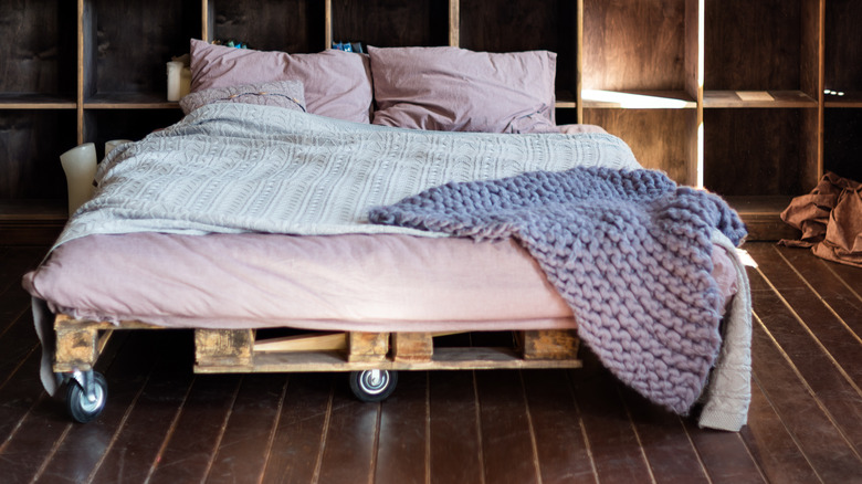 pallet bed frame with wheels