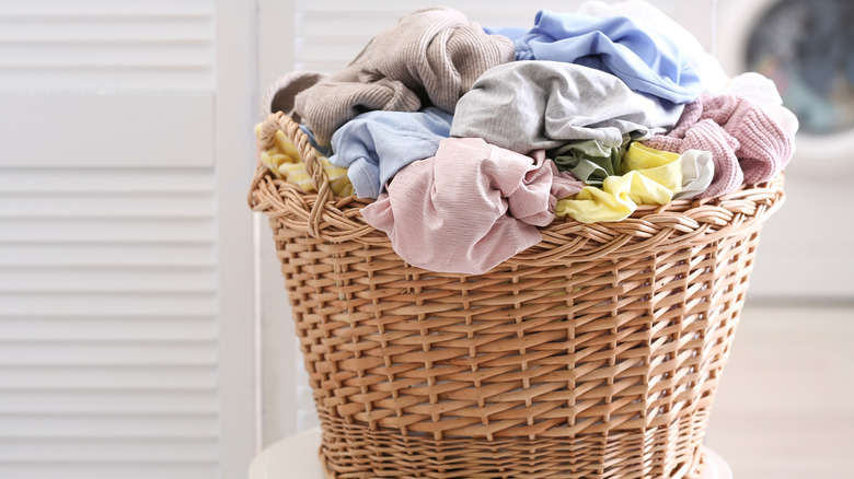 Wicker laundry basket