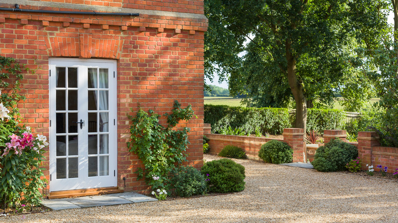 cottage with a courtyard 