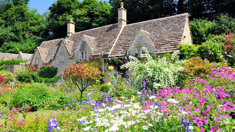 home with an English garden 