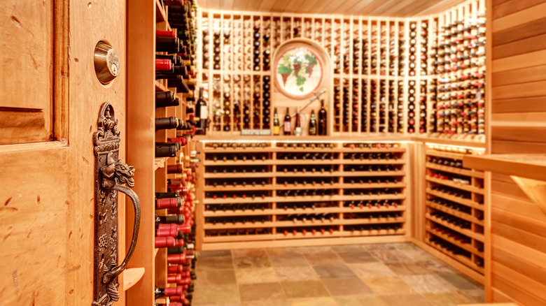 Wine cellar with door lock 