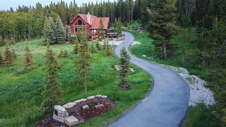 30 Gorgeous Mountain Houses You Can Rent On Airbnb