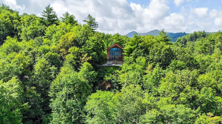 30 Gorgeous Mountain Houses You Can Rent On Airbnb