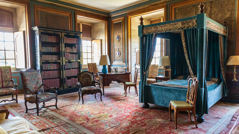 Antique bedroom four poster bed